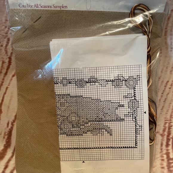 Better Homes & Garden Cat For All Seasons Sampler Kit. Makes 4 5 x 7 Samplers - Picture 3 of 7